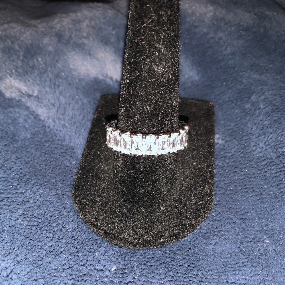 Ring - Picture 3 of 5